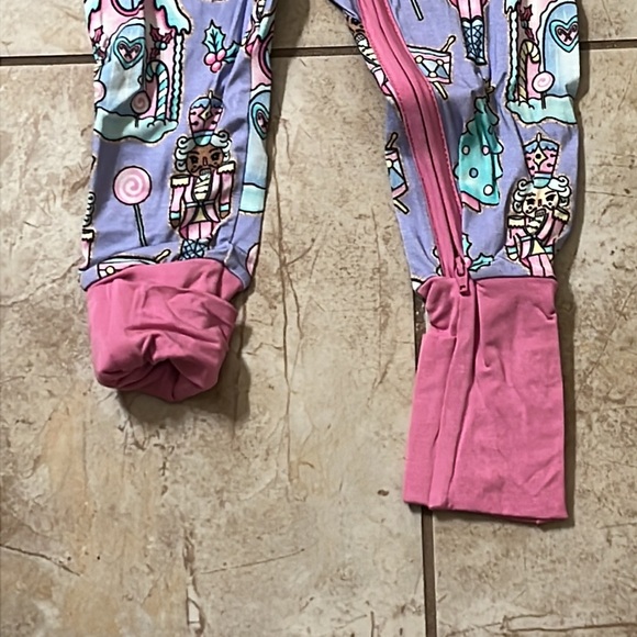 NWT Showstoppers Girl’s Nutcracker Christmas Long Zipper Romper. Size: 12-18 mth - Picture 4 of 4
